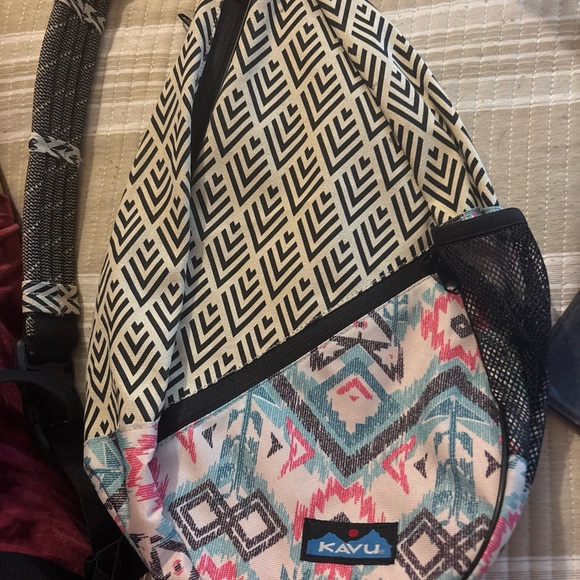 KAVU Rope Sling Bag Aztec Geometric Print Black and Pink Backpack NWOT - Picture 8 of 8